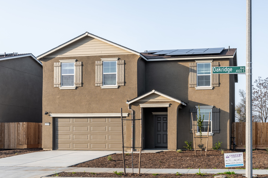 0070 4100 E. Oakridge Avenue