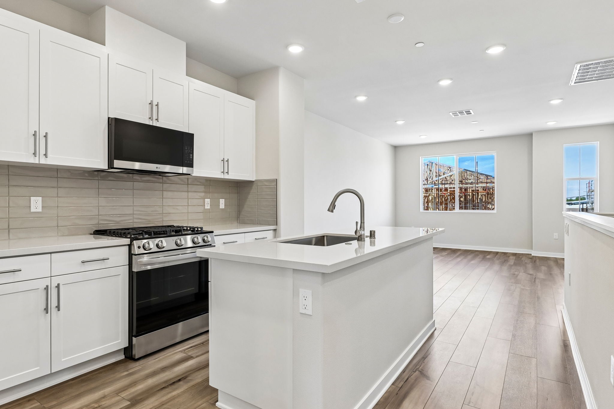0114 9810 Crossbay Loop