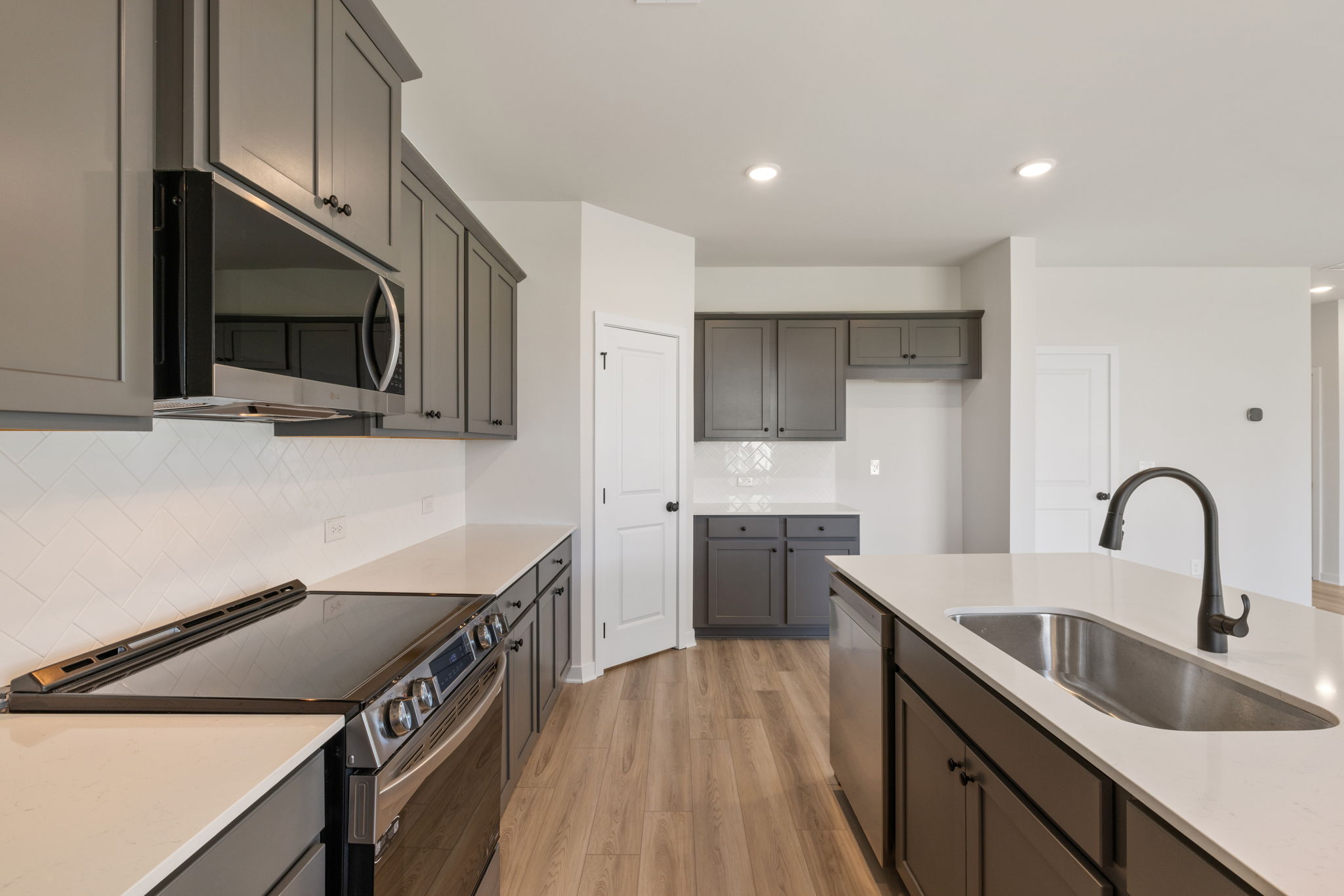 A kitchen with white cabinets.