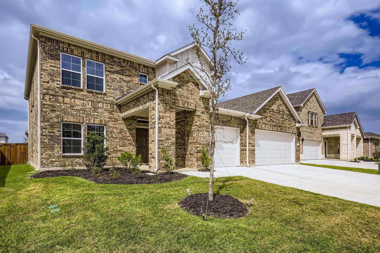 5BMM15 736 VINEYARD WAY