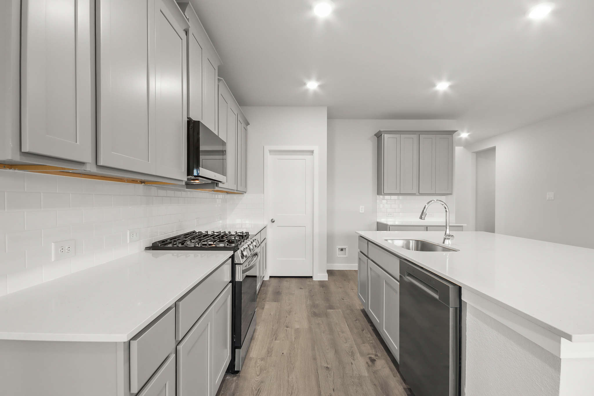 A kitchen with white cabinets.