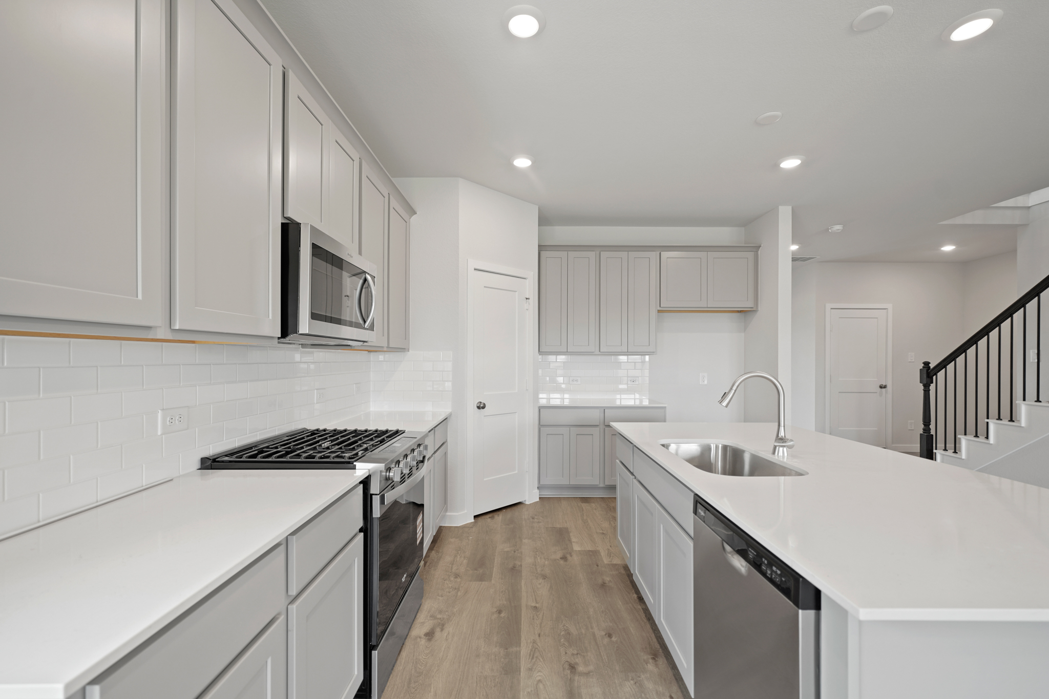 A kitchen with white cabinets.