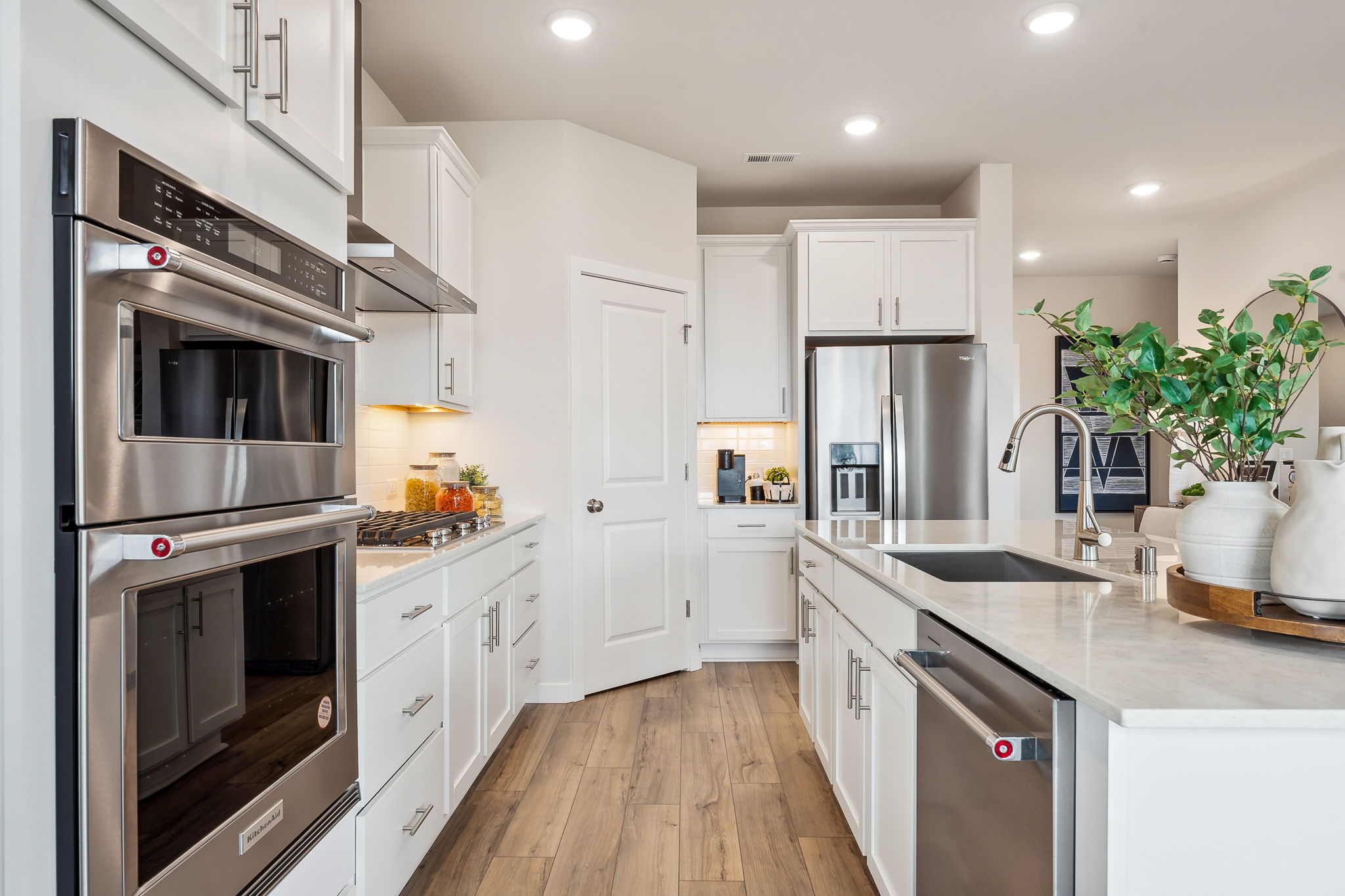 A kitchen with white cabinets.